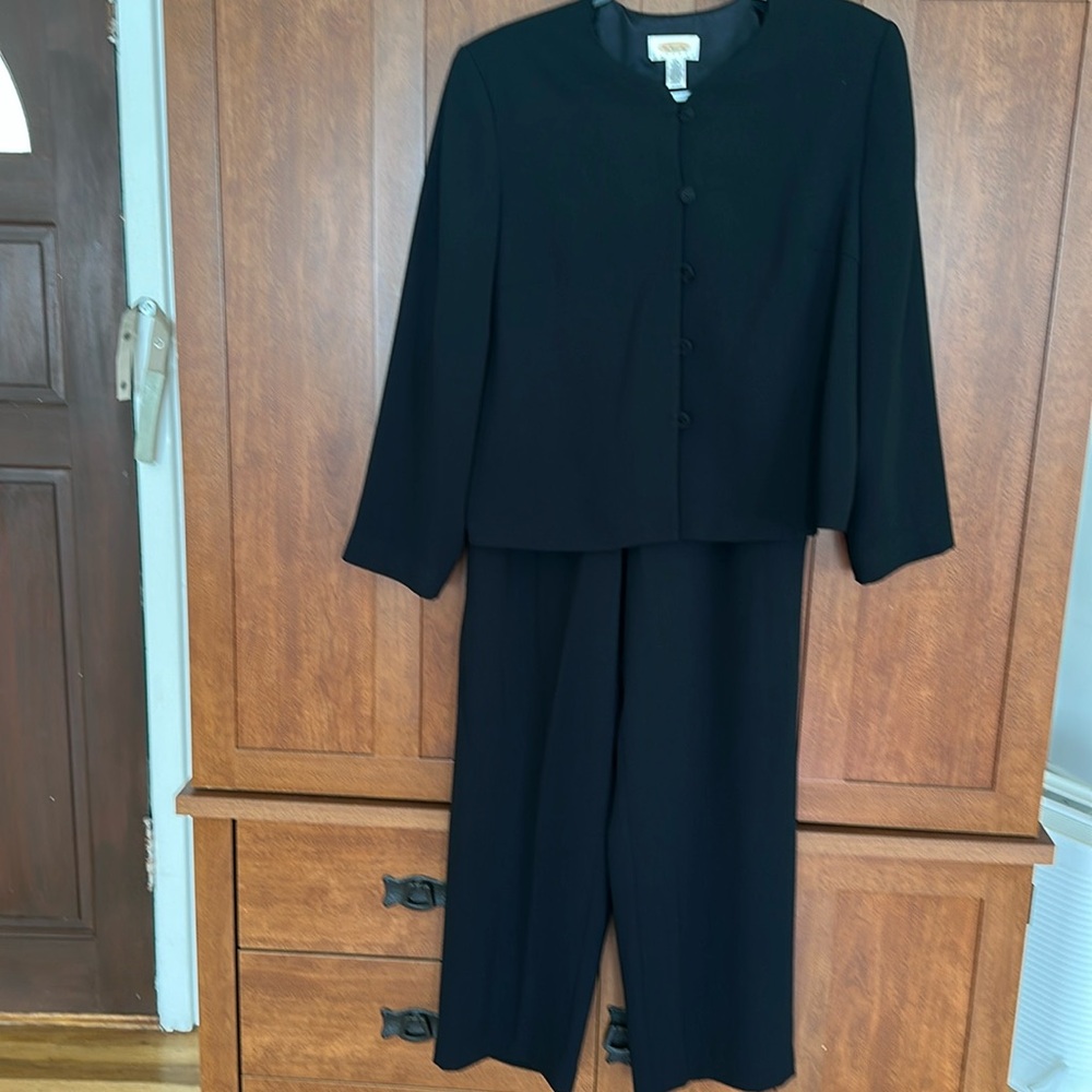 Talbots black suit long sleeve jacket fully lined 100 % polyester size 14
